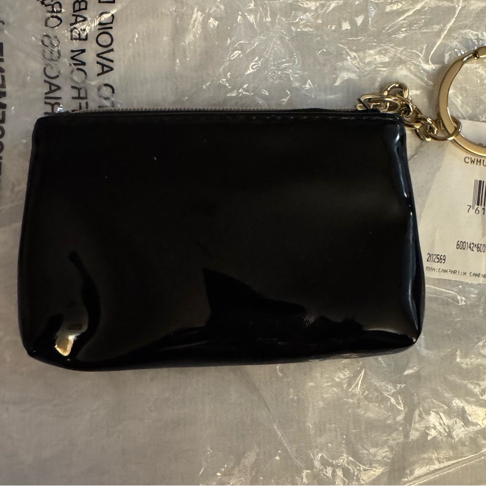 Victoria's Secret I heart kisses MINI coinpurse/bag-charm -NWOT comes in plastic - Picture 2 of 3